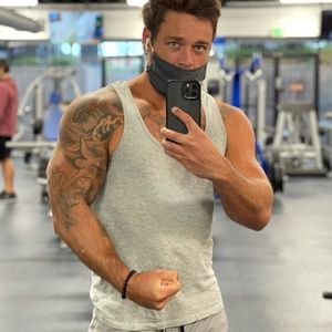 Meet your Posher, Logan